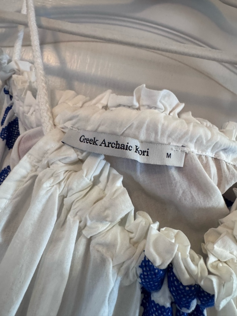 Greek Arcgaic Kori - White Mini Dress with Blue Embroidery - Picture 2 of 4